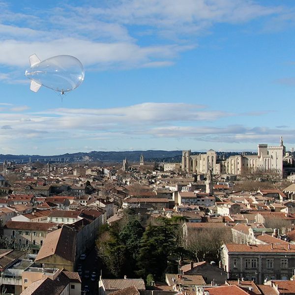 How can an EONEF balloon support organisations and people in a crisis?